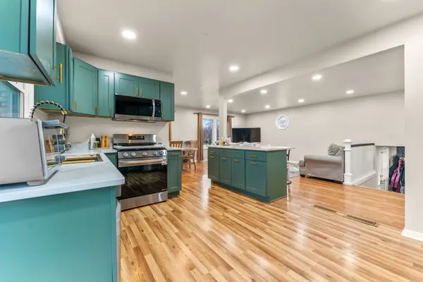 1840 Bolson DR, Downers Grove, IL 60516