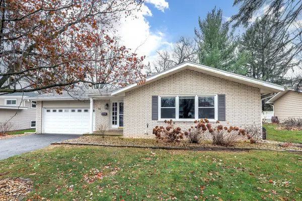 112 Sylvia LN, Naperville, IL 60540