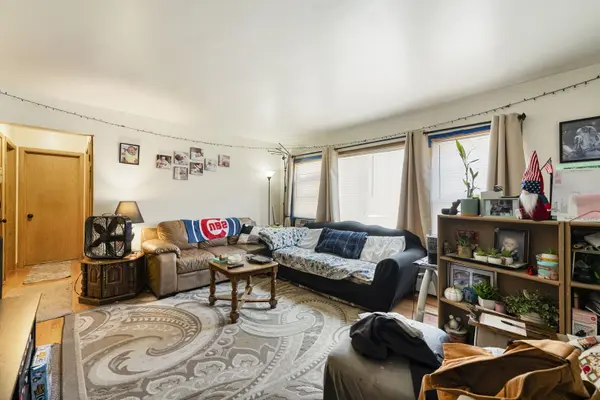 5821 W Montrose AVE, Chicago, IL 60634