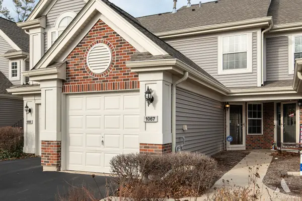 1067 Talbots LN, Elk Grove Village, IL 60007