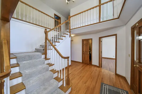 2604 Newport DR, Naperville, IL 60565