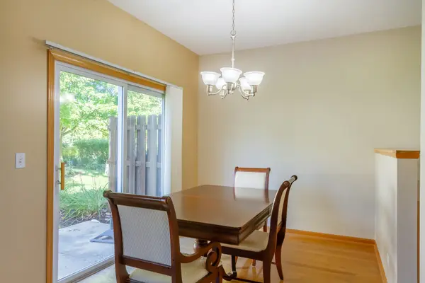 201 Nicole DR #E, South Elgin, IL 60177