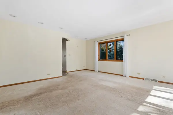 879 W Benton AVE, Naperville, IL 60540