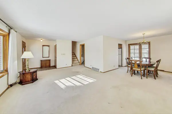 117 N Horner LN, Mount Prospect, IL 60056