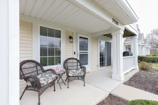 39308 N Melbourne CT, Beach Park, IL 60083