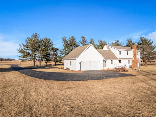 7101 LAWRENCEVILLE RD, Garden Prairie, IL 61038