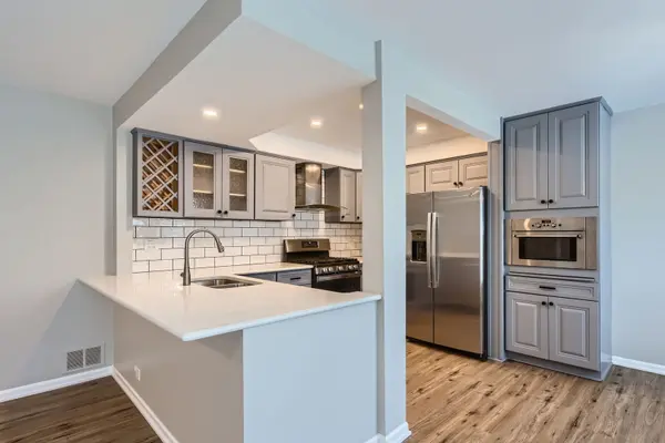 1406 W Sapphire DR, Hoffman Estates, IL 60192