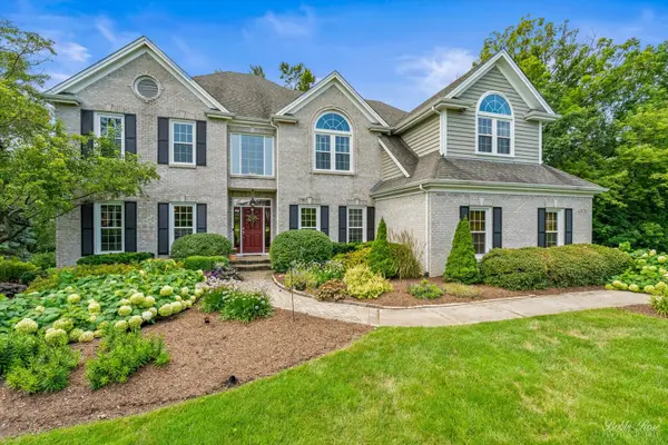 40W785 Campton Meadows DR, Campton Hills, IL 60119