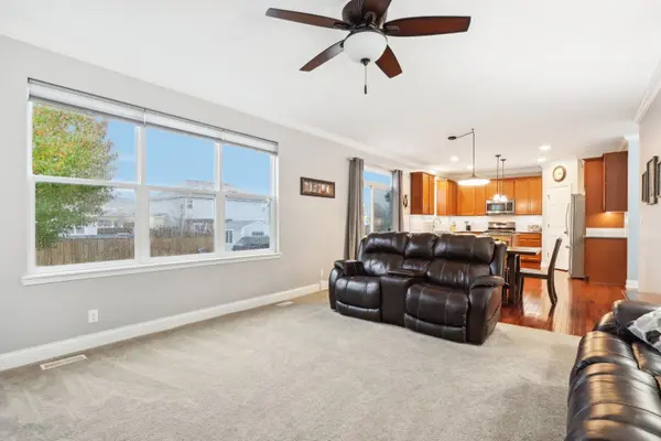 1255 Prairie Pointe DR, South Elgin, IL 60177