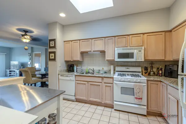 3401 N CARRIAGEWAY DR #506, Arlington Heights, IL 60004