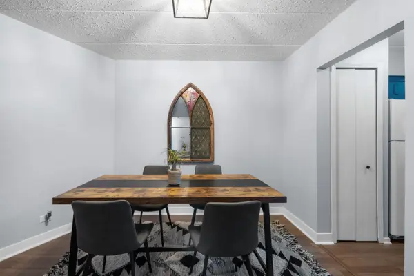 466 S President ST #201-3 Carol Stream, IL 60188