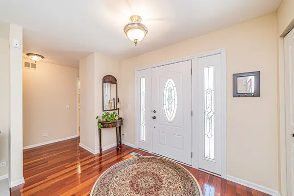 222 Carmelhead LN, Schaumburg, IL 60193