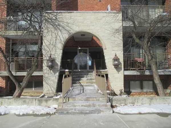 197 W Armitage AVE #109, Elmhurst, IL 60126