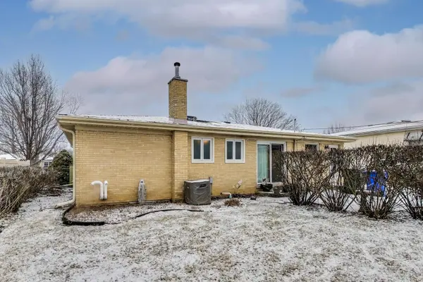 408 S Deborah LN, Mount Prospect, IL 60056