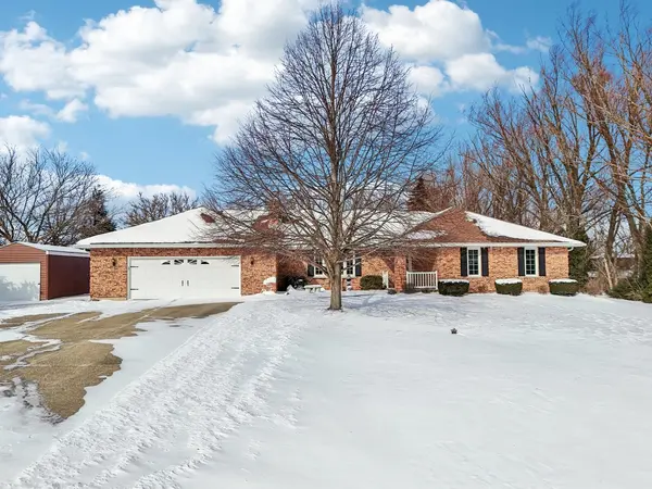 44W110 Fox Wilds DR, St. Charles, IL 60175