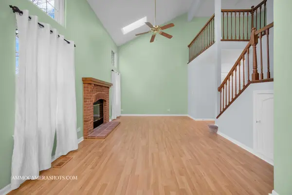 30W002 Redwood CT, Warrenville, IL 60555