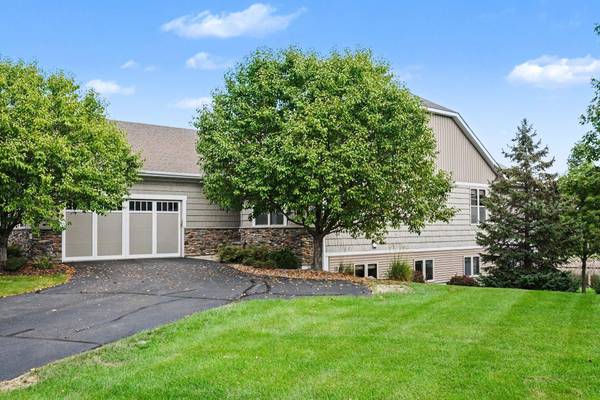 10776 Lyndale Bluffs TRL, Bloomington, MN 55420