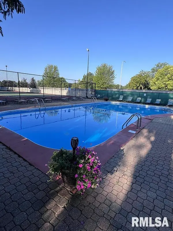 2408 W PASMOSO DR #2104, Peoria, IL 61614