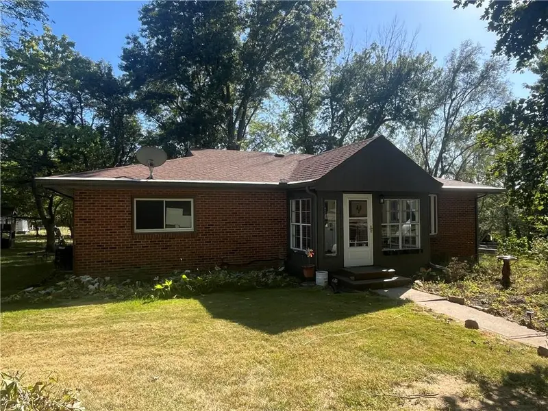 20269 McLouth RD, Tonganoxie, KS 66086