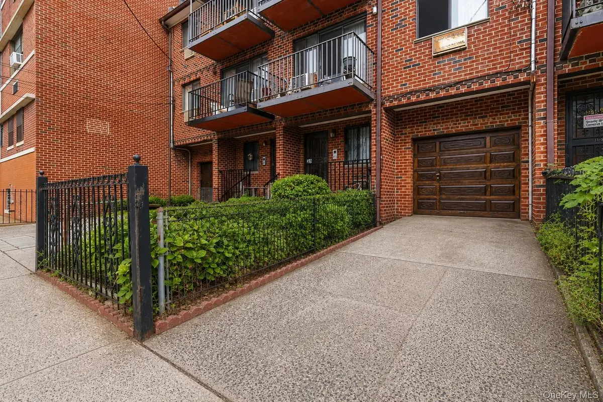3121 46th ST, Astoria, NY 11103