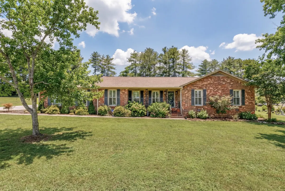 1886 Wellsbrook Dr, Fayetteville, TN 37334