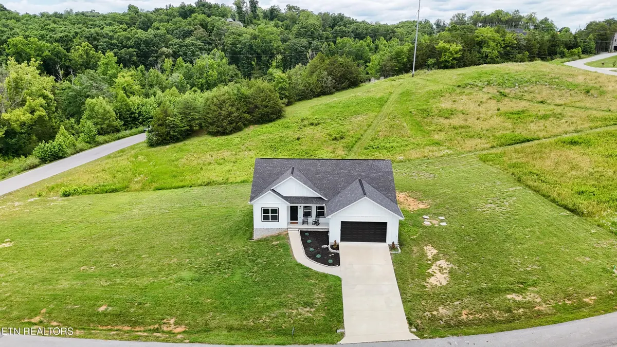 813 Clear Sail Way, Dandridge, TN 37725