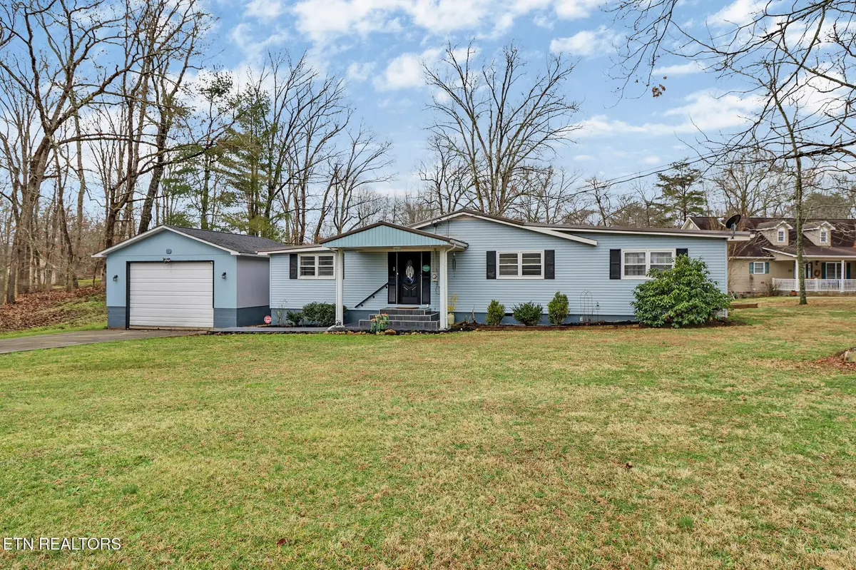 8217 Cherokee Tr, Crossville, TN 38572