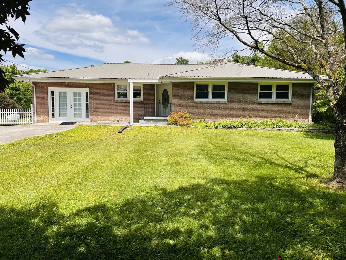 1301 Sycamore Dr, Manchester, TN 37355
