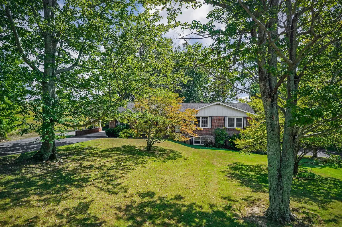 5036 Pendergrass Rd, Byrdstown, TN 38549