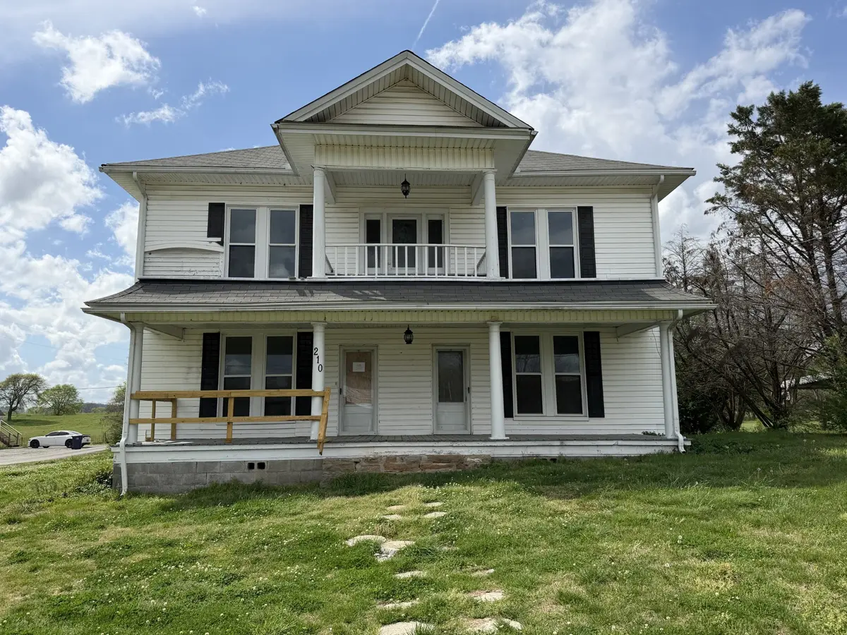 210 S Mulberry St, Cornersville, TN 37047