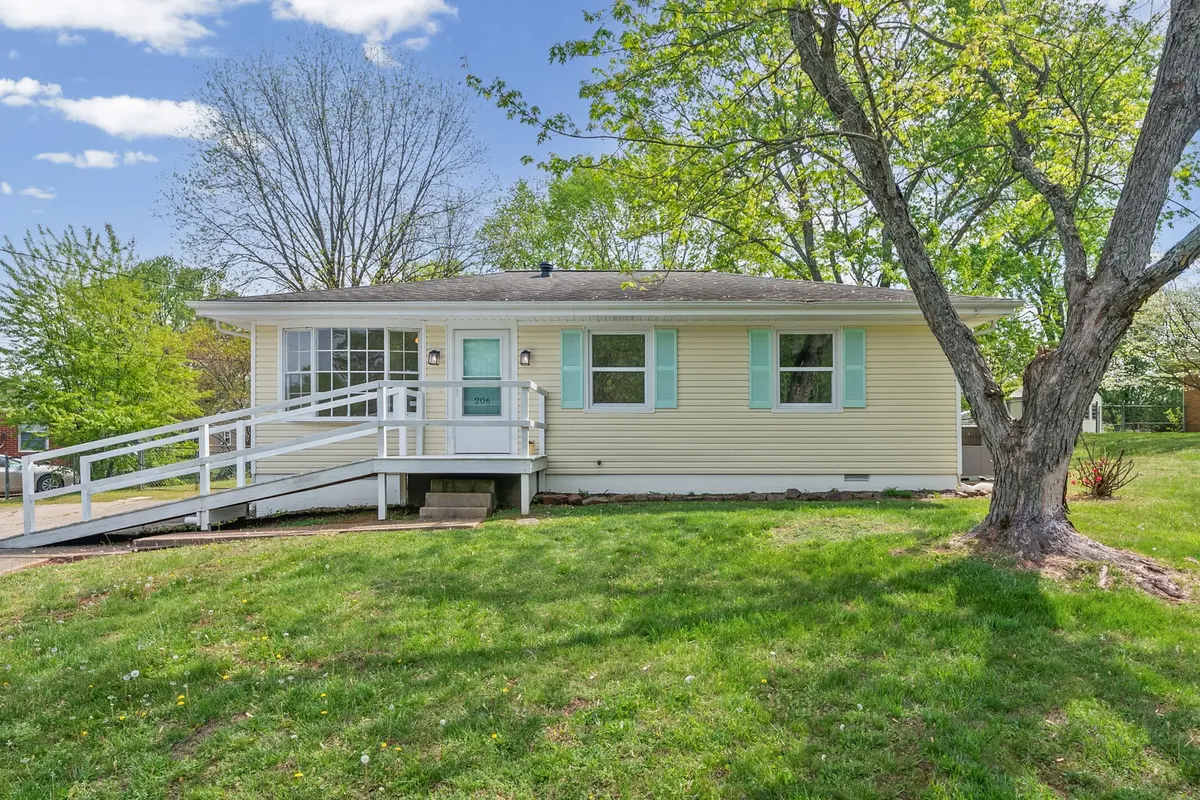 206 Crest Dr, Hopkinsville, KY 42240