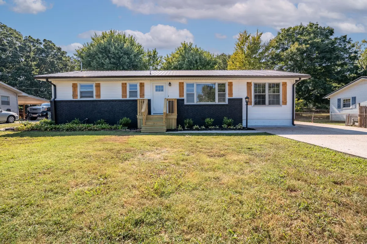530 N Main St, Loretto, TN 38469