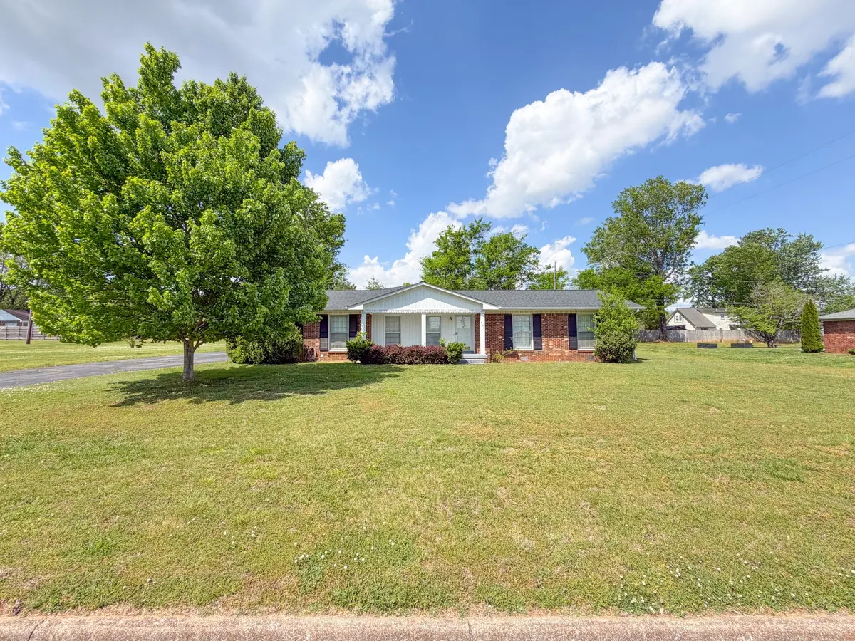 704 1st St, Lawrenceburg, TN 38464