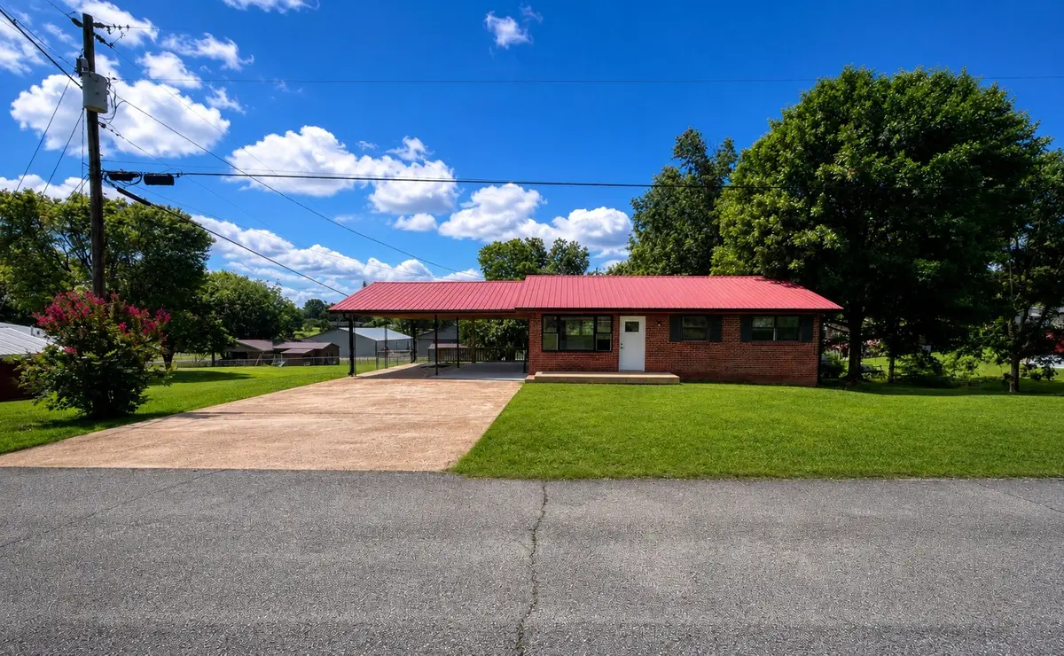 208 Cedar Ave, Linden, TN 37096