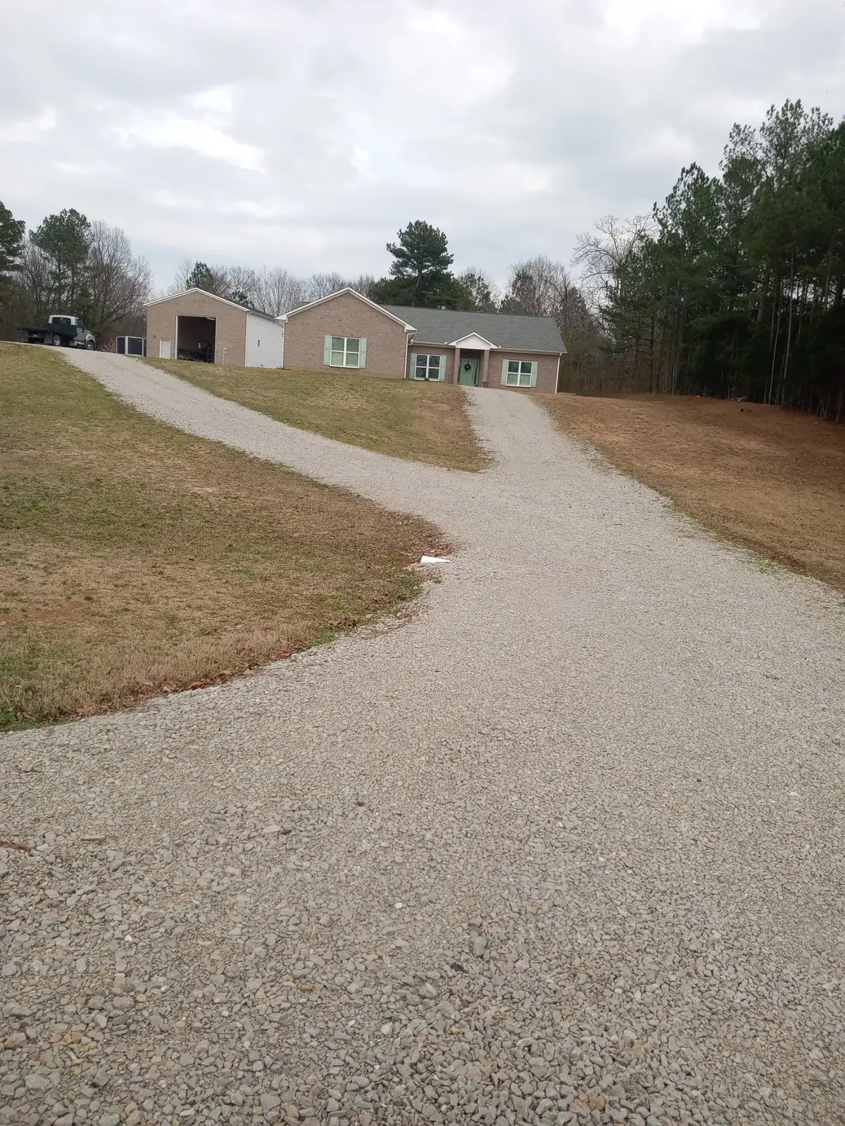 652 Timber Ridge Dr, Lexington, TN 38351