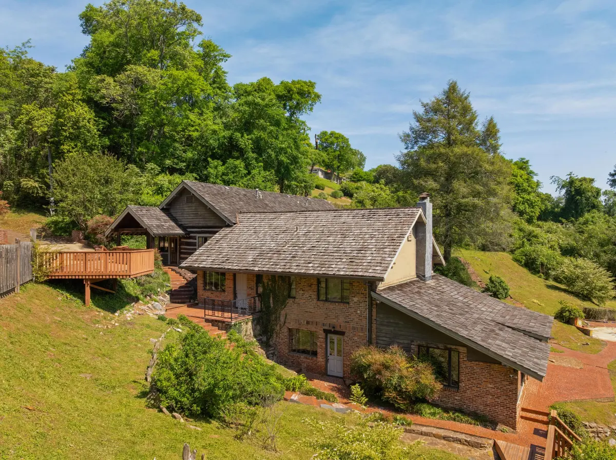2910 Crest Terrace Drive, Chattanooga, TN 37404