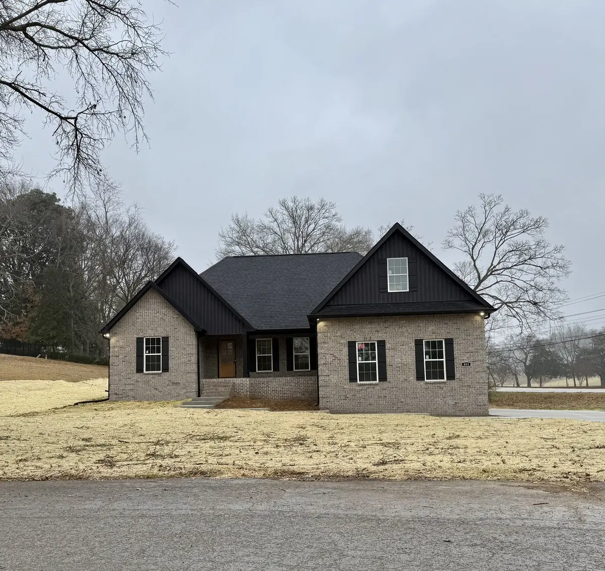 803 Manor Dr, Fayetteville, TN 37334