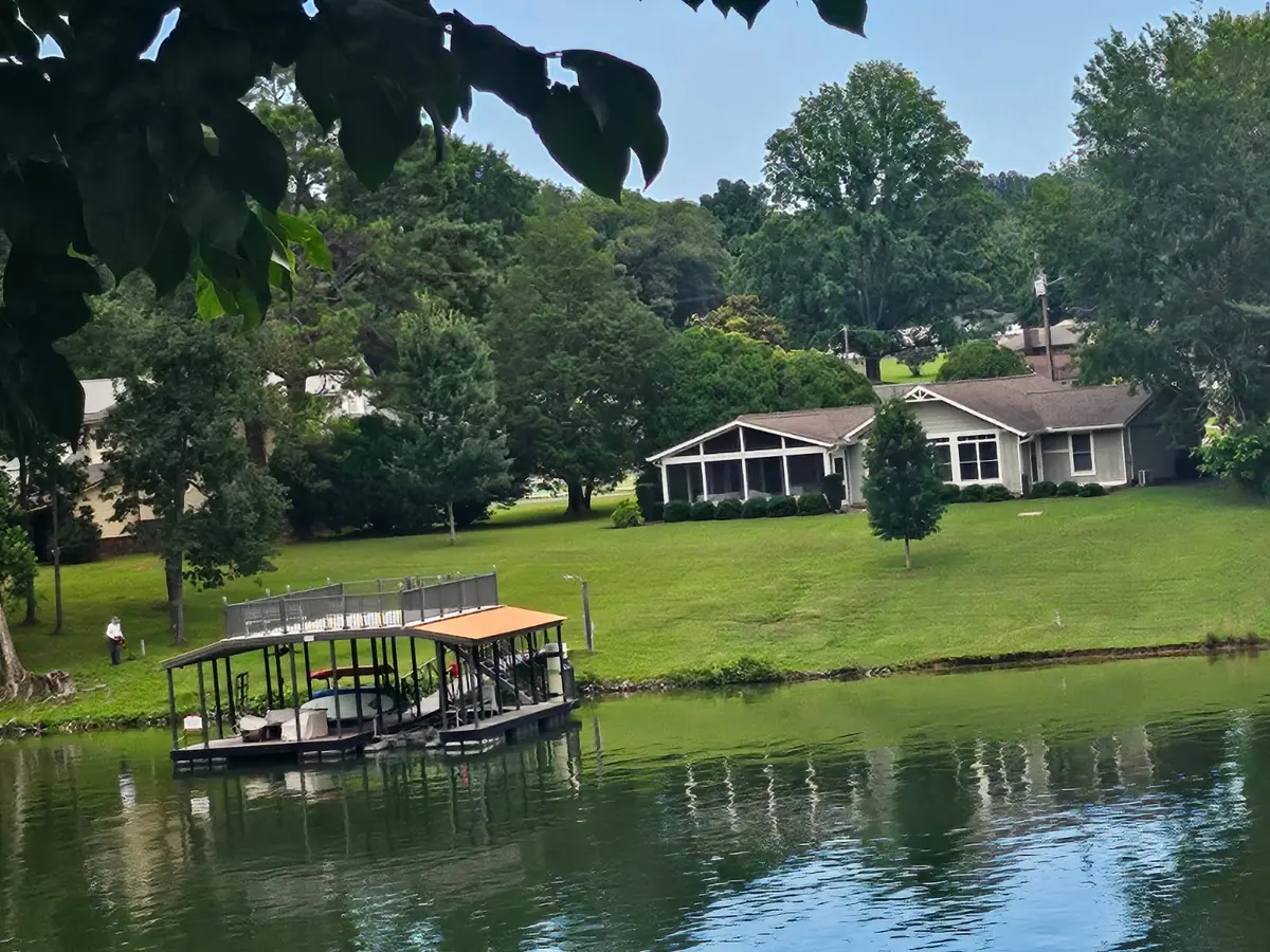 659 Westwood Ln, Estill Springs, TN 37330
