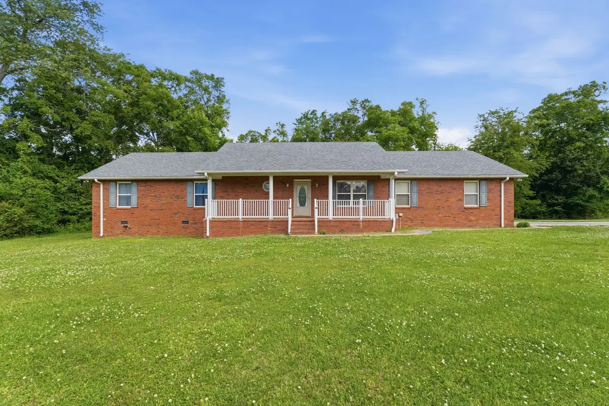 404 Heikens Dr, Decherd, TN 37324
