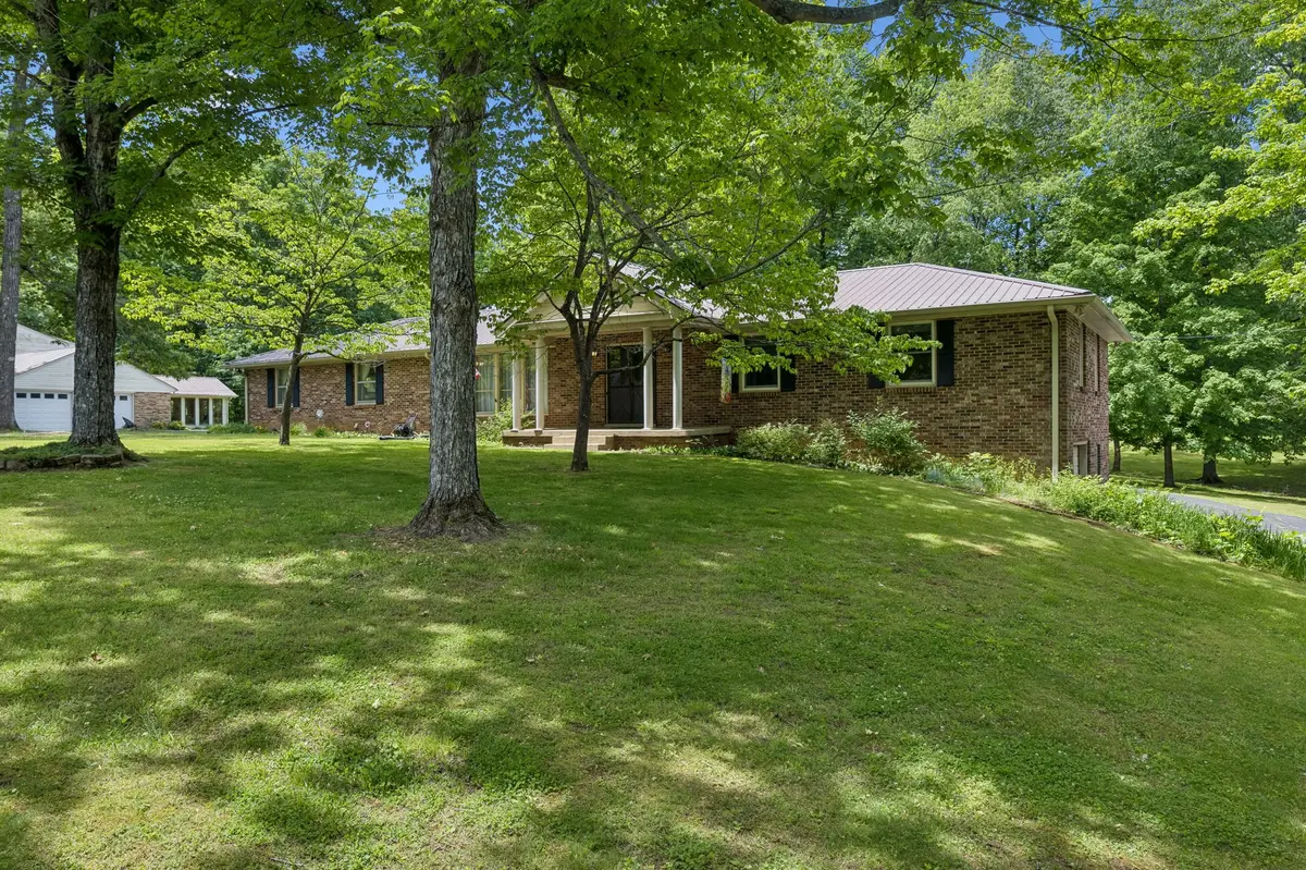 1018 Woodmont Dr, Dickson, TN 37055