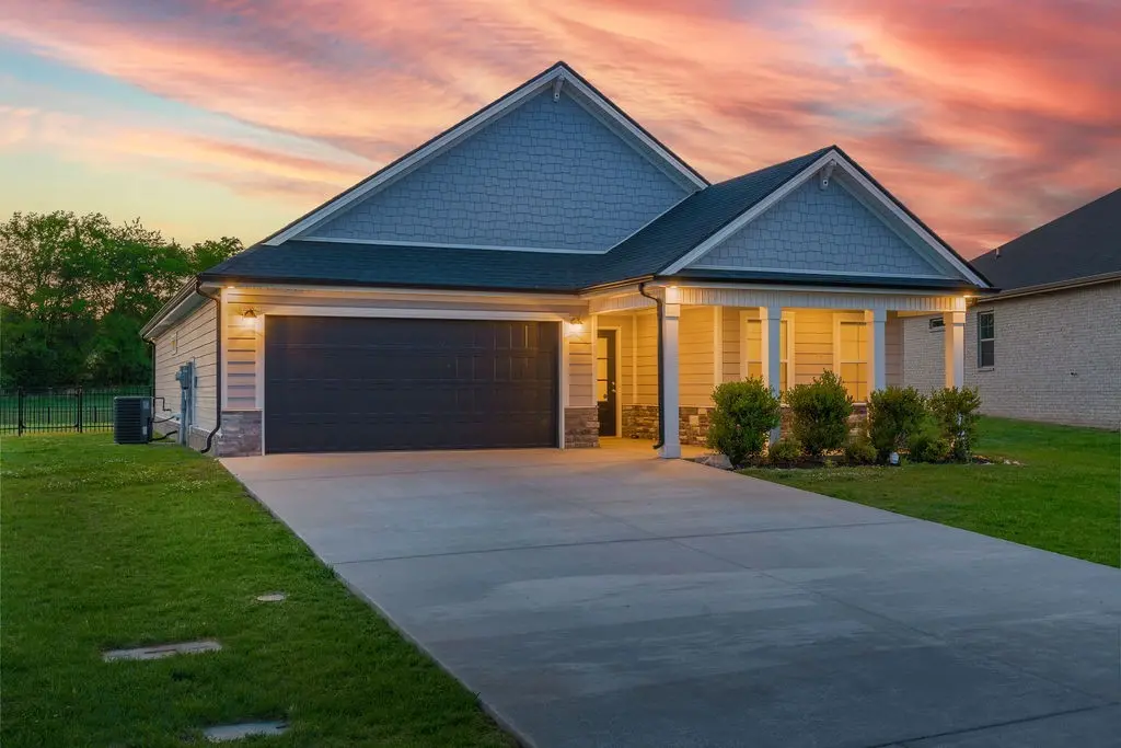 333 Frontier Dr, Clarksville, TN 37043
