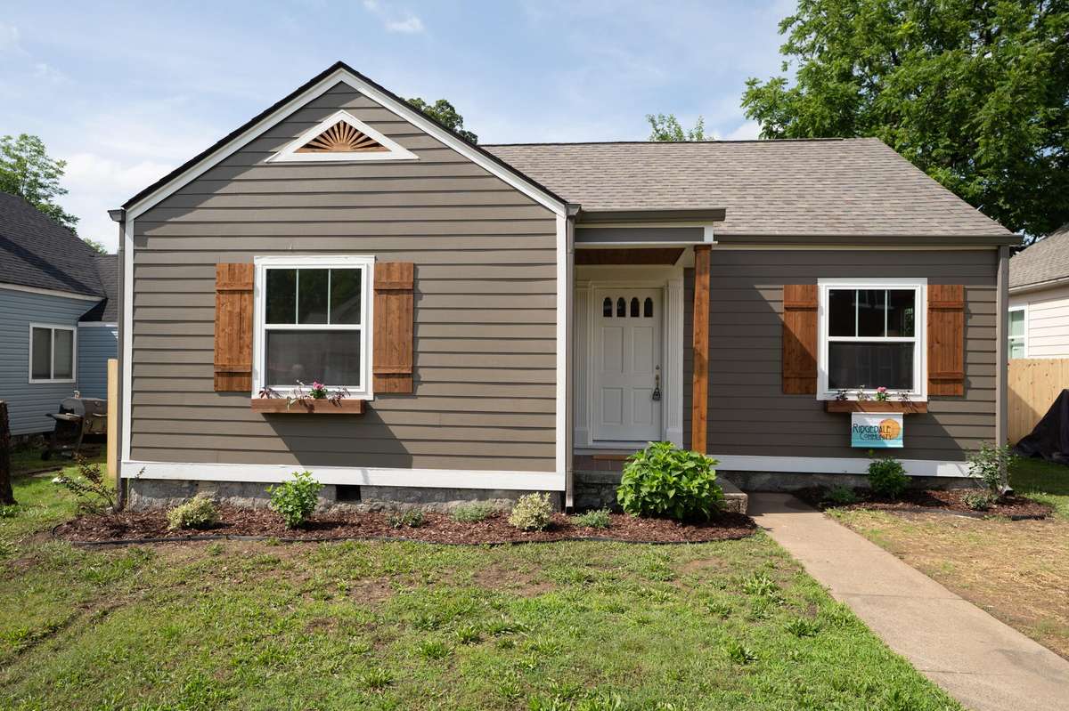 2202 Chamberlain Avenue, Chattanooga, TN 37404