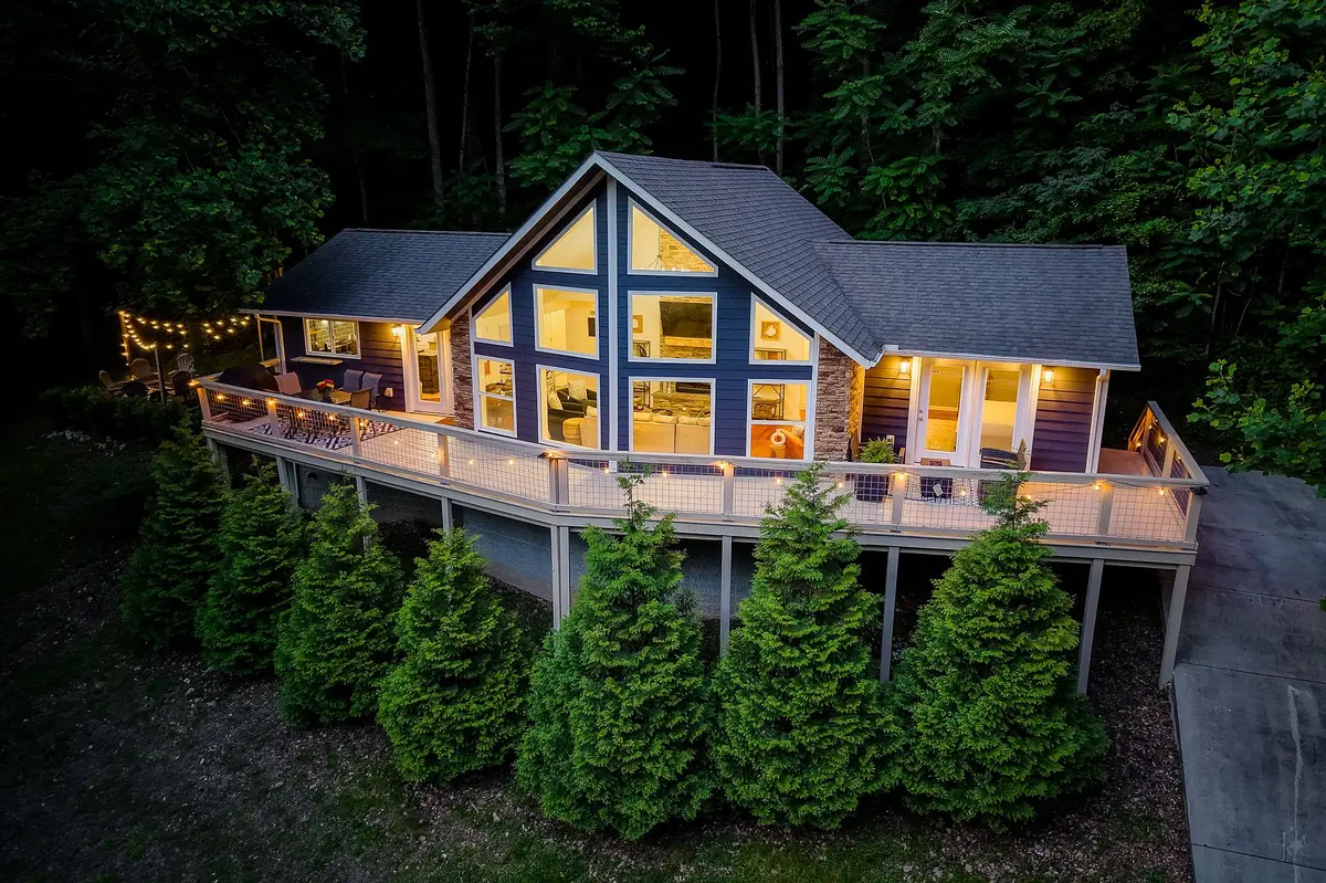 2499 Shoreside Dr, Smithville, TN 37166