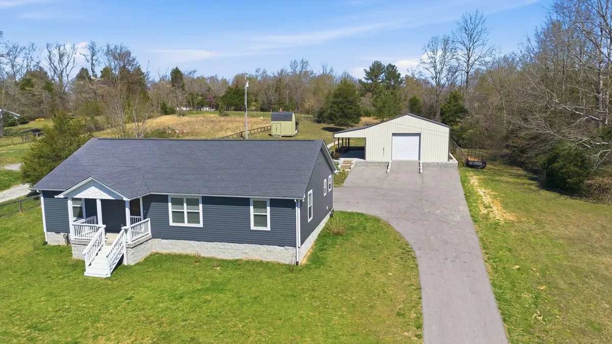 1041 Twin Creek Rd, Charlotte, TN 37036