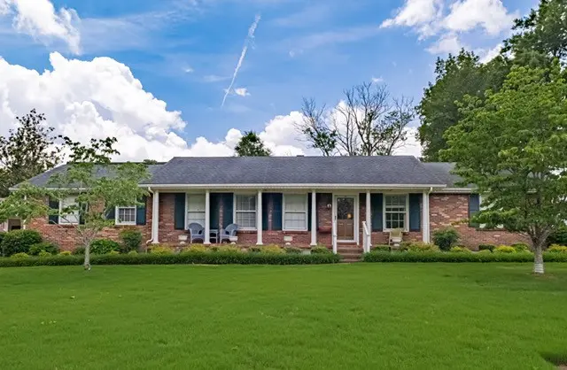301 Lannom Cir, Tullahoma, TN 37388