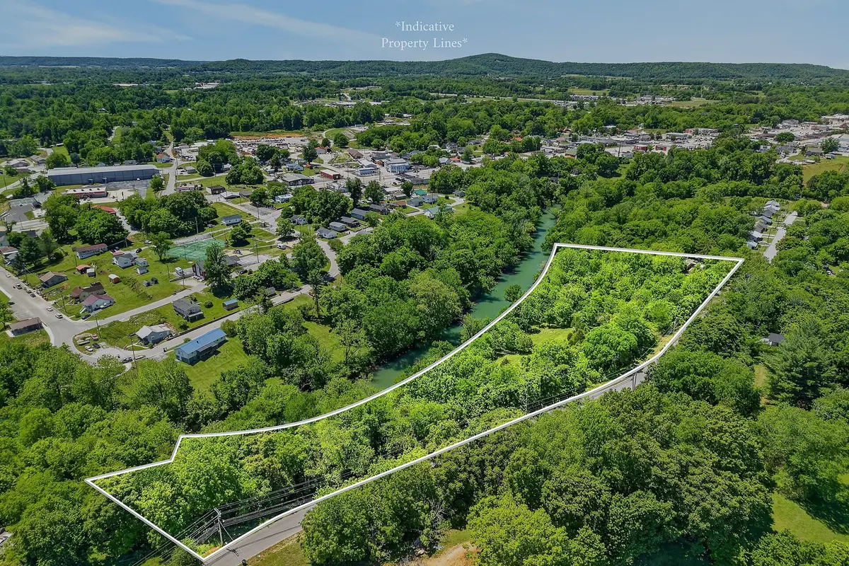 301 Everett St #W, Sparta, TN 38583