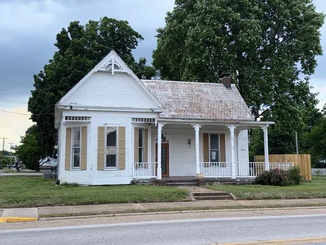 401 Cumberland St #E, Cowan, TN 37318