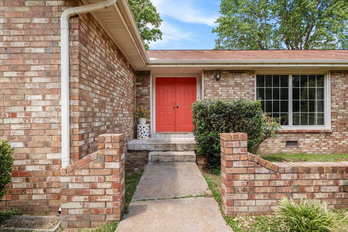 625 Hidden Acres Dr, Madison, TN 37115