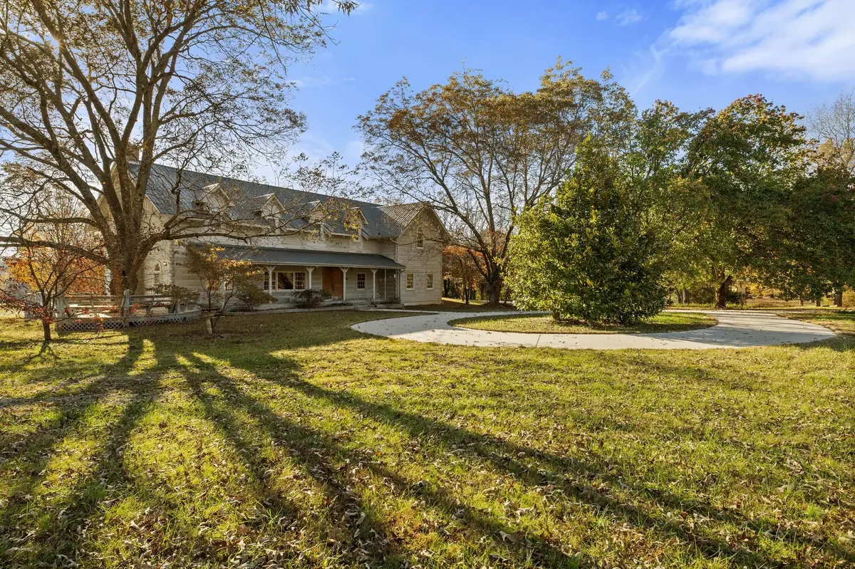 2301 Rock Creek Rd, Estill Springs, TN 37330