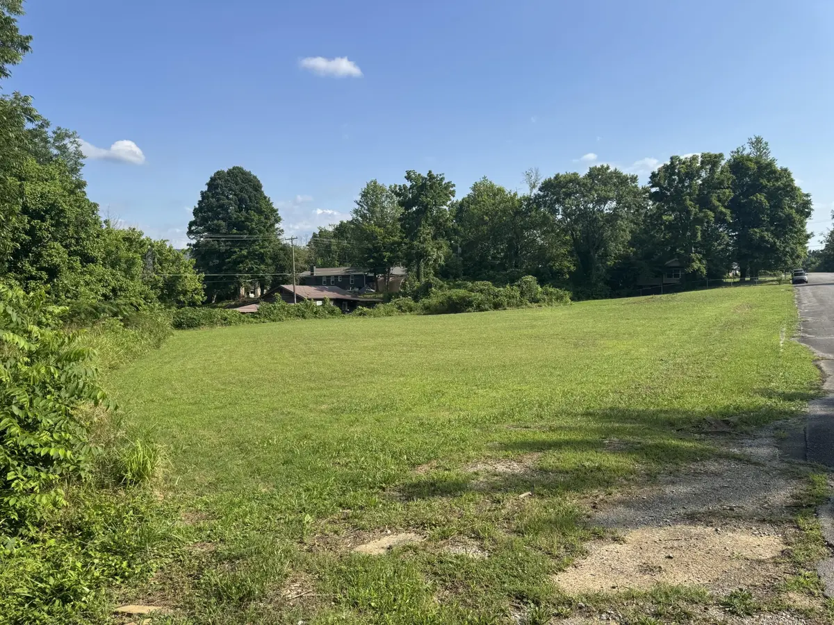 947 Washington Avenue, Etowah, TN 37331